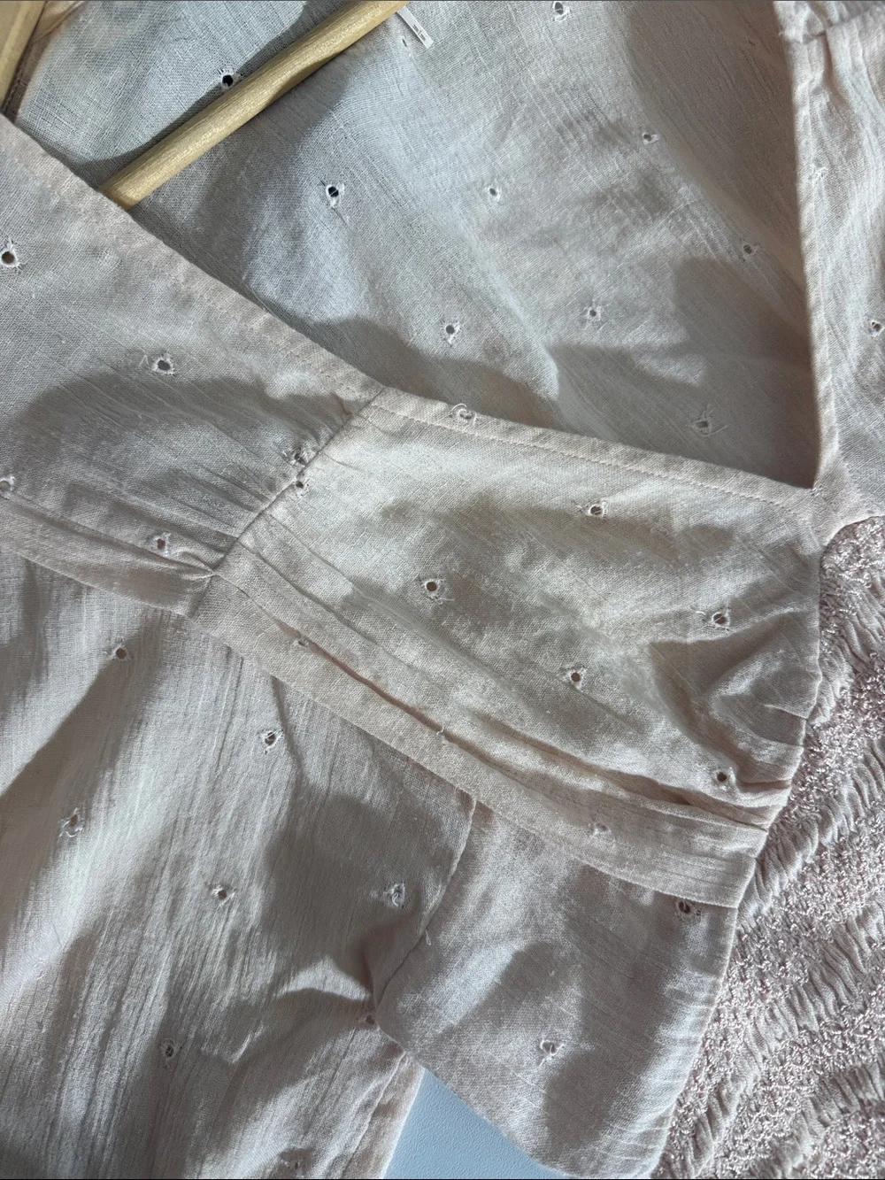 Free People Blush Pink Eyelet Smocked Waist Blouse Size Medium Feminine - Picture 7 of 8